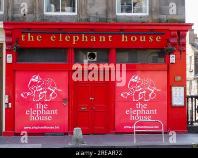The Elephant House, Gourmet-Tee, Kaffeehaus und Restaurant, derzeit wegen eines Brandes im Jahr 2021 geschlossen, Edinburgh, Schottland, Großbritannien. Stockfoto