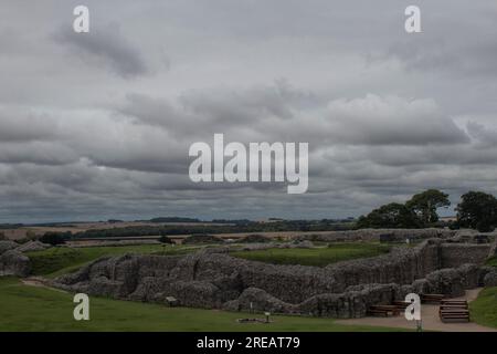 Old Sarum, die jetzt zerstörte und verlassene Stätte der frühesten Siedlung von Salisbury Wiltshire England Stockfoto