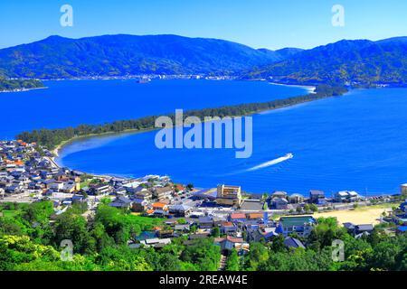 Amanohashidat in frischem Grün Stockfoto