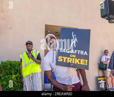 Burbank, Kalifornien, USA – 26. Juli 2023: Schauspieler Morris Chestnut trifft sich mit anderen Mitgliedern der Schriftstellergilde von Amerika, der sag und der AFTRA-Gewerkschaft außerhalb von W. Stockfoto