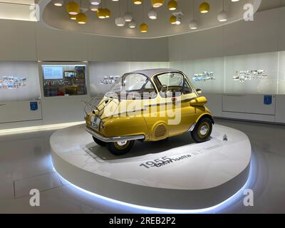 BMW Isetta 250 im BMW Museum in München, Bayern, Deutschland, Europa Stockfoto