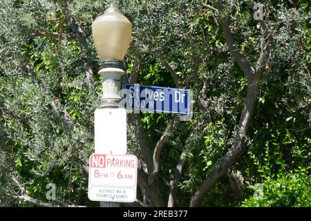 Los Angeles, Kalifornien, USA 26. Juli 2023 St. Ives Drive am 26. Juli 2023 in Los Angeles, Kalifornien, USA. Foto: Barry King/Alamy Stock Photo Stockfoto