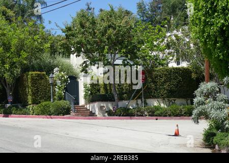 Los Angeles, Kalifornien, USA 26. Juli 2023 Schauspielerin Katharine Hepburn und Schauspielerin Spencer Tracy ehemaliges Haus in der 9191 St. Ives Drive am 26. Juli 2023 in Los Angeles, Kalifornien, USA. Foto: Barry King/Alamy Stock Photo Stockfoto