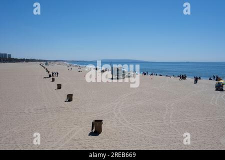 28. März 2023, Santa Monica, Kalifornien, USA: Santa Monica Beach an einem klaren, sonnigen Tag. (Kreditbild: © Taidgh Barron/ZUMA Press Wire) NUR REDAKTIONELLE VERWENDUNG! Nicht für den kommerziellen GEBRAUCH! Stockfoto