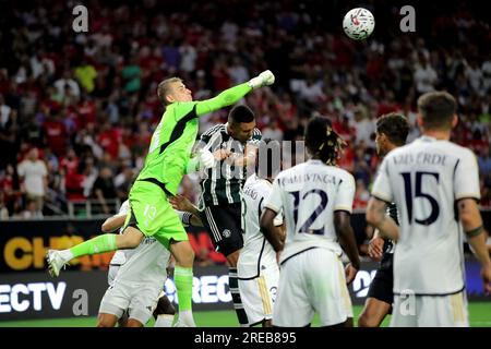 Houston, Texas, USA. 26. Juli 2023. Der Real Madrid CF Torwart Andriy Lunin (13) schlägt den Ball in der zweiten Hälfte des Spiels der Fußballmeisterschaft zwischen dem FC Manchester United und dem Real Madrid CF im NRG Stadium in Houston, TX am 26. Juli 2023. (Kreditbild: © Erik Williams/ZUMA Press Wire) NUR REDAKTIONELLE VERWENDUNG! Nicht für den kommerziellen GEBRAUCH! Stockfoto