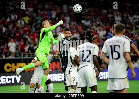 Houston, Texas, USA. 26. Juli 2023. Der Real Madrid CF Torwart Andriy Lunin (13) schlägt den Ball in der zweiten Hälfte des Spiels der Fußballmeisterschaft zwischen dem FC Manchester United und dem Real Madrid CF im NRG Stadium in Houston, TX am 26. Juli 2023. (Kreditbild: © Erik Williams/ZUMA Press Wire) NUR REDAKTIONELLE VERWENDUNG! Nicht für den kommerziellen GEBRAUCH! Stockfoto