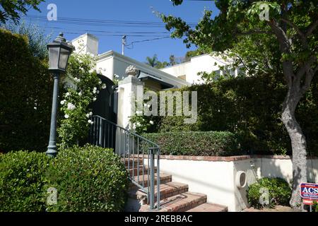 Los Angeles, Kalifornien, USA 26. Juli 2023 Schauspielerin Katharine Hepburn und Schauspielerin Spencer Tracy ehemaliges Haus in der 9191 St. Ives Drive am 26. Juli 2023 in Los Angeles, Kalifornien, USA. Foto: Barry King/Alamy Stock Photo Stockfoto