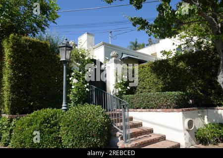 Los Angeles, Kalifornien, USA 26. Juli 2023 Schauspielerin Katharine Hepburn und Schauspielerin Spencer Tracy ehemaliges Haus in der 9191 St. Ives Drive am 26. Juli 2023 in Los Angeles, Kalifornien, USA. Foto: Barry King/Alamy Stock Photo Stockfoto