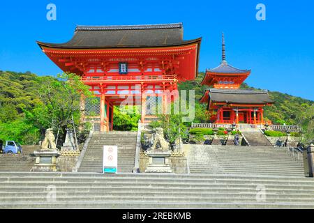 Kiyomizudera in zartem Grün? Stockfoto