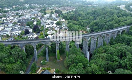 Cefn-Coed Viaduct, das früher die inzwischen stillgelegten Brecon- und Merthyr-Eisenbahnen trug und heute Teil des Taff Trail, Merthyr Tydfil, Juni 2023 Stockfoto