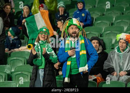 Perth, Aus. 26. Juli 2023. Perth, Australien, Juli 26. 2023: Irische Fans vor dem FIFA Womens World Cup Group B Fußballspiel 2023 zwischen Kanada und der Republik Irland im Perth Rectangular Stadium (HBF Park) in Perth, Australien. (NOE Llamas/SPP) Guthaben: SPP Sport Press Photo. Alamy Live News Stockfoto