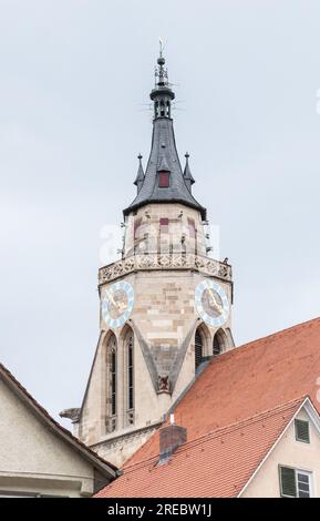 SYMBOL - 23. Juli 2023, Baden-Württemberg, Tübingen: Außenaufnahme der Kollegialkirche St. George im Stadtzentrum. Foto: Silas Stein/dpa Stockfoto