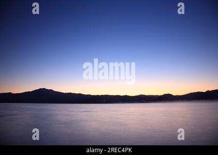 Morgengrauen am Tazawa-See Stockfoto