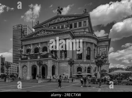 Blick auf die Alte Oper und den Opernplatz, Frankfurt Stockfoto