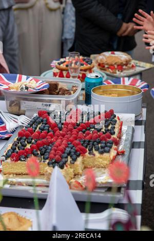 Straßenpartys für Platinum Jubilee Queen ElisabethII in Harrow Streets Stockfoto