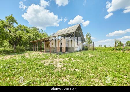 Ein Haus im Dorf Stockfoto