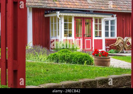 Malerisches Dorf Lunds by in der Gemeinde Gladhammar außerhalb von Västervik, Kalmar län, Schweden. Stockfoto