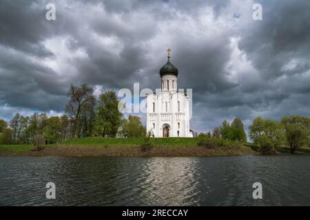 12.-Cantury Church of the Intercession on the Nerl in der russischen Region Wladimir. UNESCO-Weltkulturerbe. Stockfoto