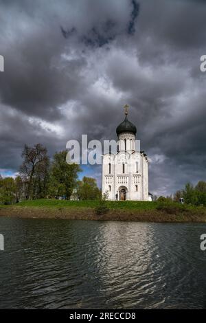 12.-Cantury Church of the Intercession on the Nerl in der russischen Region Wladimir. UNESCO-Weltkulturerbe. Stockfoto