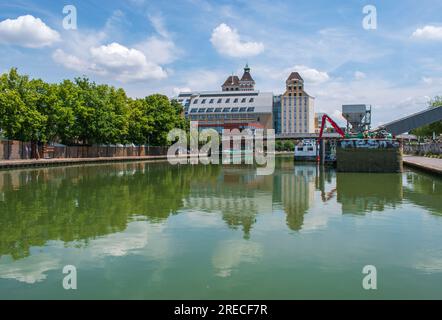 Pantin, Frankreich - 06 23 2023 : das Grands Moulins de Pantin, ein ehemaliges Industriebetrieb in Pantin, in der Nähe der Pariser Ringstraße Stockfoto