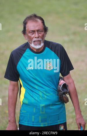 Bangladeschs legendärer Trainer Wahidul Gani während der U-15-Übungssitzung auf dem BCB Academy Ground, Mirpurm Dhaka, Bangladesch Stockfoto