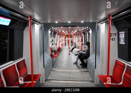 Metropole Lyon (Mittelfrankreich): Neuer, fahrerloser Zug der Linie B, der die beiden Stationen Charpennes Charles Hernu‘ in Villeurbanne (Norden) verbindet Stockfoto