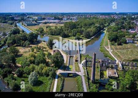 Chalette sur Loing (Gebiet von Paris): Luftaufnahme der Kreuzung des Canal du Loing mit dem Canal de Briare und dem Canal d'Orleans, Ebene Buges, B Stockfoto