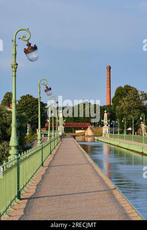 Briare (Nordmittelfrankreich): Das Briare Aquädukt auf der anderen Seite der Loire, Canal Lateral a la Loire Stockfoto