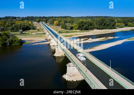 Briare (Nordmittelfrankreich): Luftaufnahme des Briare Aquädukt über die Loire. Es verbindet die Städte Briare und Saint Firmin sur Loire i Stockfoto