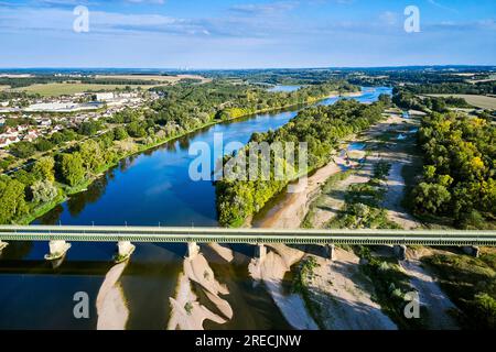 Briare (Nordmittelfrankreich): Luftaufnahme des Briare Aquädukt über die Loire. Es verbindet die Städte Briare und Saint Firmin sur Loire i Stockfoto