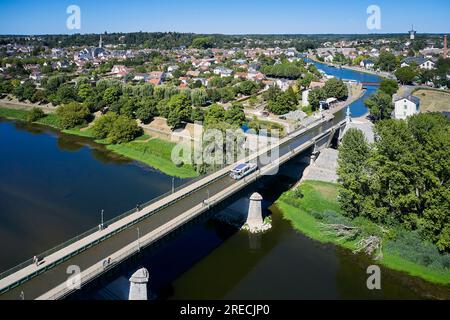 Briare (Nordmittelfrankreich): Luftaufnahme des Briare Aquädukt über die Loire. Es verbindet die Städte Briare und Saint Firmin sur Loire i Stockfoto