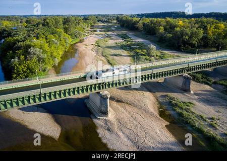 Briare (Nordmittelfrankreich): Luftaufnahme des Briare Aquädukt über die Loire. Es verbindet die Städte Briare und Saint Firmin sur Loire i Stockfoto