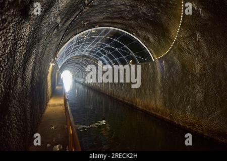 Thoraise (Zentralöstfrankreich): Der 185m m lange Kanaltunnel von Thoraise, der zwischen 1803 und 1810 am Rhone-au-Rhin-Kanal gebaut wurde Stockfoto