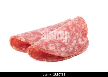Zwei Scheiben köstlicher Räucherwurst isoliert auf weißem Hintergrund. Wurstscheiben-Servelat. Speicherplatz kopieren. Stockfoto