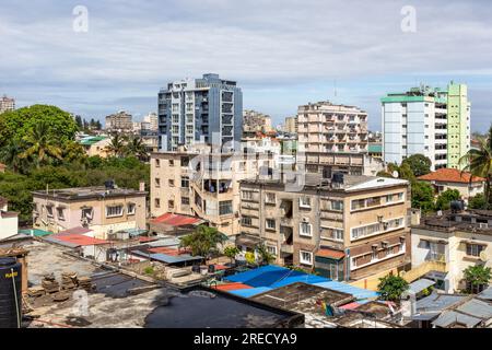 Blick auf Häuser und Apartments in den zentralen Vororten von Maputo, Mosambik Stockfoto