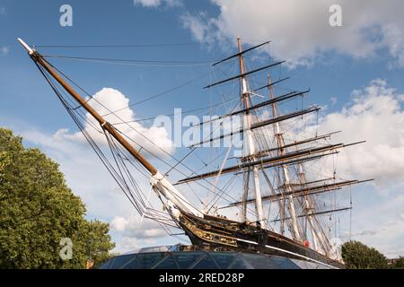 Nannie, die Galionsfigur des Schiffs unter dem Bugsprit des großartigen Cutty Sark Teeklipper-Großschiffs in Greenwich, London, England, Großbritannien Stockfoto