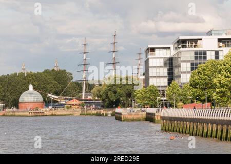 Der Eingang zum Greenwich Foot Tunnel in der Nähe des herrlichen Cutty Sark Tea Clipper Tall Ship in Greenwich, London, England, Großbritannien Stockfoto