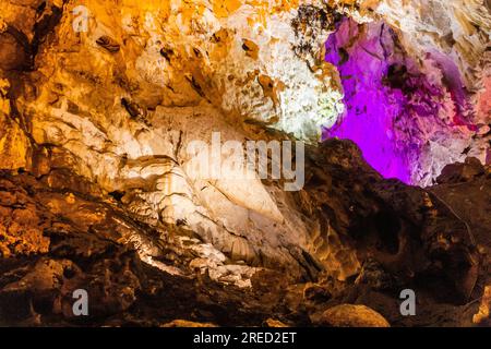 Vrelo Höhle im Matka Canyon in Nordmazedonien Stockfoto