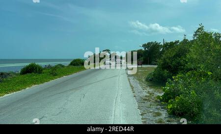 Marathon, Florida, USA - 16. Juli 2023: Fahrt durch den Bahia Honda State Park in den Florida Keys. Stockfoto