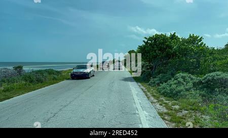 Marathon, Florida, USA - 16. Juli 2023: Fahrt durch den Bahia Honda State Park in den Florida Keys. Stockfoto