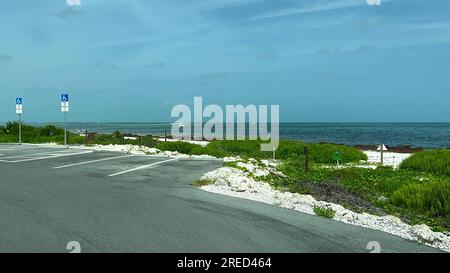 Marathon, Florida, USA - 16. Juli 2023: Fahrt durch den Bahia Honda State Park in den Florida Keys. Stockfoto