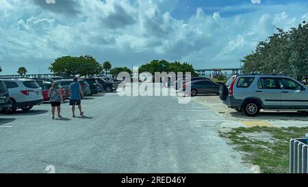 Marathon, Florida, USA - 16. Juli 2023: Fahrt durch den Bahia Honda State Park in den Florida Keys. Stockfoto