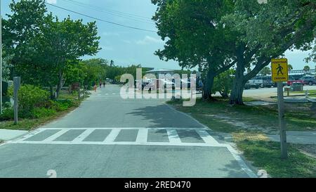 Marathon, Florida, USA - 16. Juli 2023: Fahrt durch den Bahia Honda State Park in den Florida Keys. Stockfoto