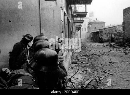 Deutsche Soldaten in Jewpatoriya auf der Krim. Foto: Zündorf. [Maschinelle Übersetzung] Stockfoto