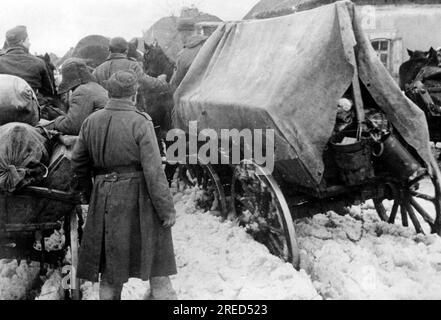 Deutsche Pferdewaggons, die im Schnee an der Donets Front feststeckten. Foto: Hähle [maschinelle Übersetzung] Stockfoto