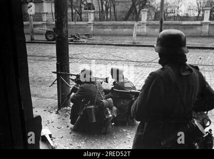 Ein Maschinengewehr sichert eine Straße in Jewpatoriya. Foto: Zündorf. [Maschinelle Übersetzung] Stockfoto