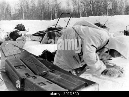 Deutsche Bergtruppen schützen sich vor feindlichen Feuern im südlichen Teil der Ostfront. Foto: Rutkowski. [Maschinelle Übersetzung] Stockfoto