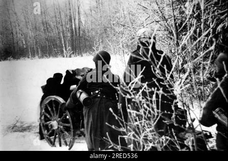 Deutsche Soldaten mit einer Infanteriewaffe in der Region Istra-Klin. Foto: E. Bauer. [Maschinelle Übersetzung] Stockfoto