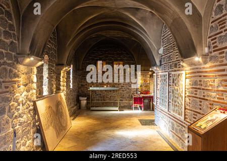 OHRID, NORDMAZEDONIEN - 7. AUGUST 2019: Innere der Kirche der Heiligen Clement und Panteleimon in Ohrid, Nordmazedonien Stockfoto