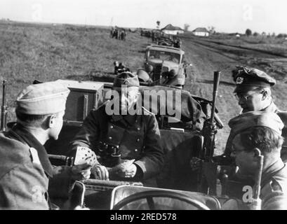 Deutsche Soldaten spielen Karten in der Nähe von Pyorozyazlav südöstlich von Kiew. Foto: Harschnig. [Maschinelle Übersetzung] Stockfoto